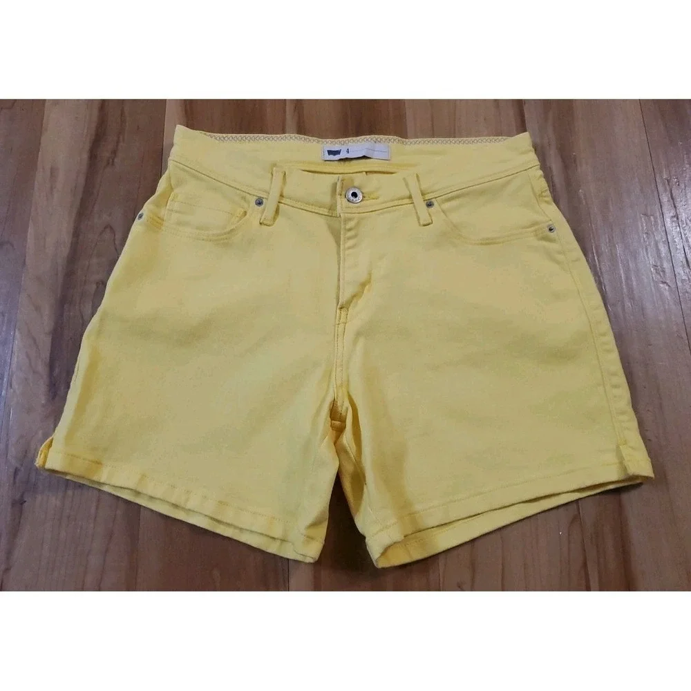 Levis Banana Yellow Shorts Womens Size 4 Waist‎ 29
